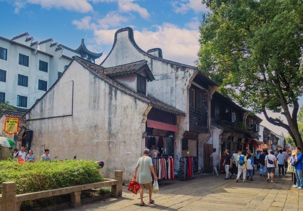 人生到底是该不甘平庸好还是平凡一些好？游戏画面